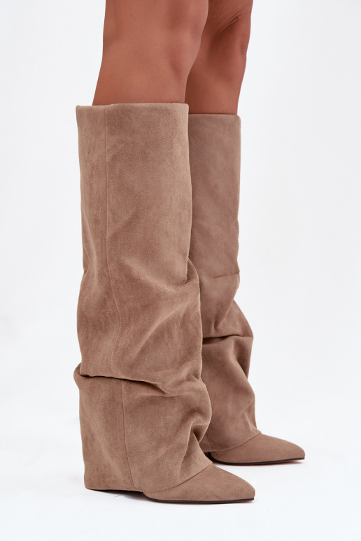 Botas altas de mujer forradas con inserciones y tacones de ante sintético color arena Elivira