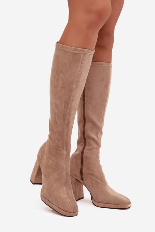 Botas altas de mujer con inserciones en tacón cuadrado color arena Brivana