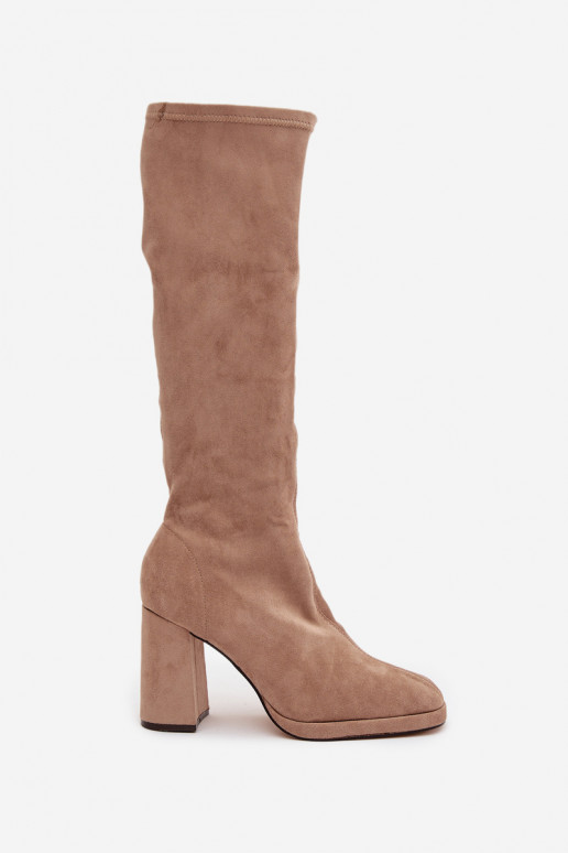 Botas altas de mujer con inserciones en tacón cuadrado color arena Brivana