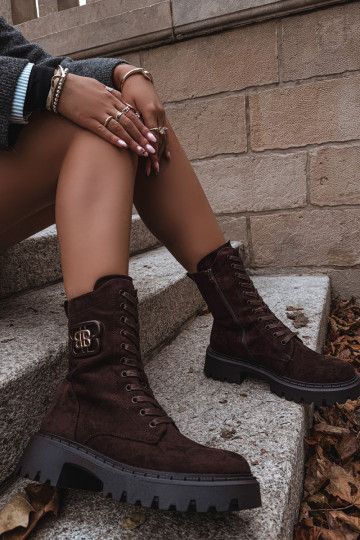 Botines de mujer forrados con elementos elegantes color chocolate Kalindra