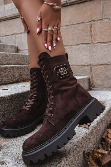 Botines de mujer forrados con elementos elegantes color chocolate Kalindra 2