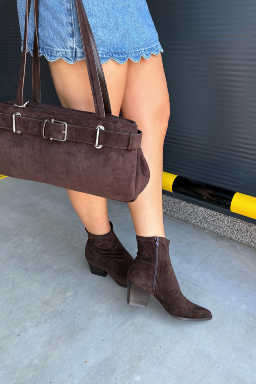 Botines para mujer con tacón cuadrado en color chocolate Atina