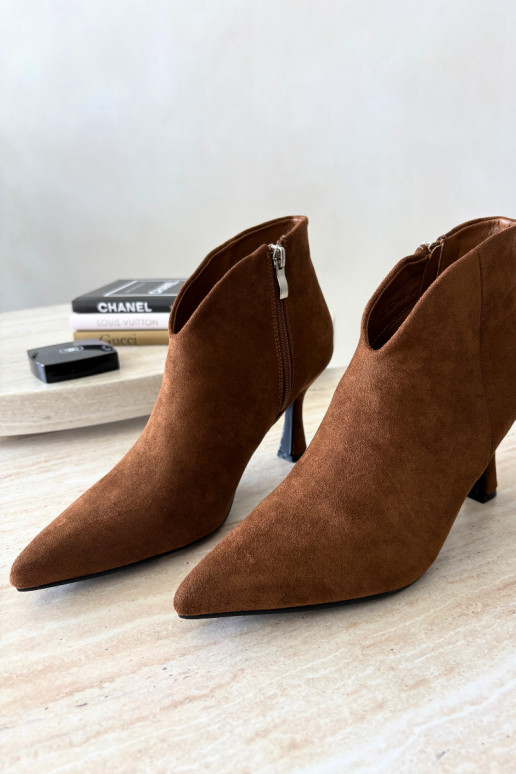 Botines para mujer con tacón delgado y punta afilada en color marrón Bessia