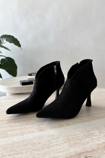 Botines para mujer con tacón delgado y punta afilada en color negro Bessia 2