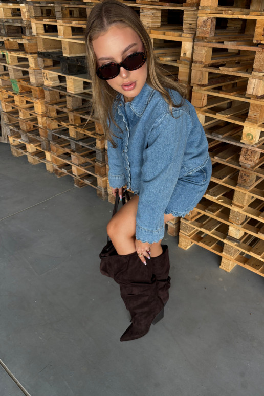 Botas por encima de la rodilla para mujer con parte superior curva y tacones de ante en color chocolate Durela