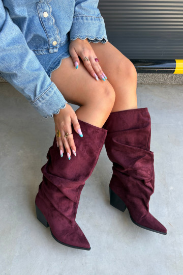 Botas por encima de la rodilla para mujer con parte superior curva y tacones de ante en color burdeos Durela