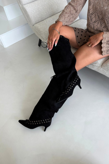 Botas altas con tacón medio de ante sintético con cordones decorativos en color negro Juletta 2