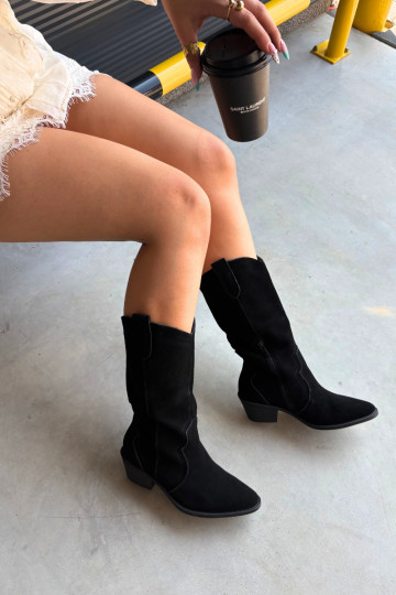 Botas altas de estilo cowboy de ante natural con aislamiento y tacón en color negro Radley