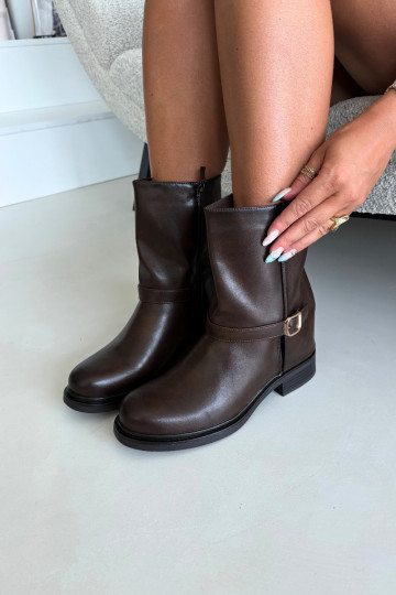 Botines aislados para mujer con hebillas en color chocolate Corley 2