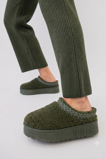 Zapatillas de plataforma con tacón bajo y patrón bordado Greene