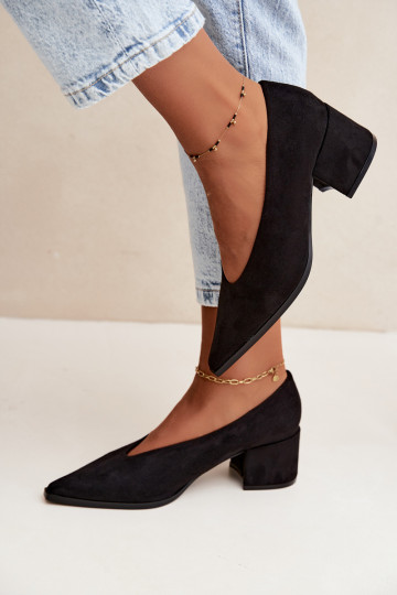 Zapatos con punta afilada y tacones cuadrados en color negro Lavisa 2