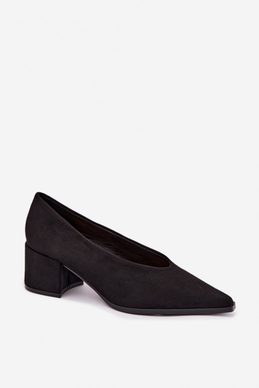 Zapatos con punta afilada y tacones cuadrados en color negro Lavisa