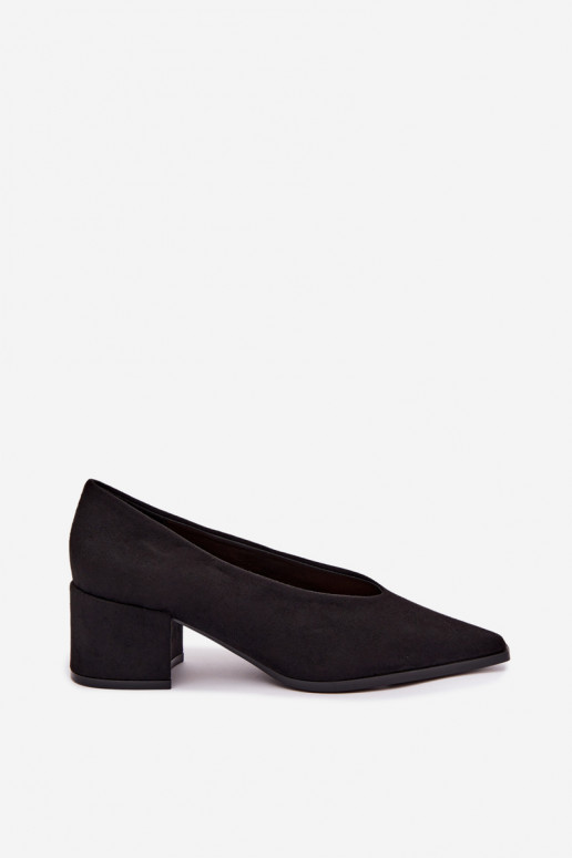 Zapatos con punta afilada y tacones cuadrados en color negro Lavisa