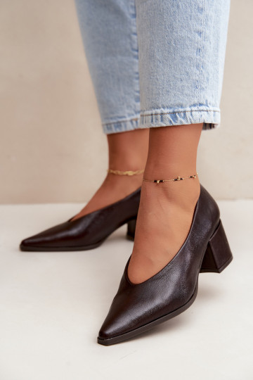 Zapatos con punta afilada y tacones cuadrados de cuero sintético en color marrón oscuro Lavisa 2