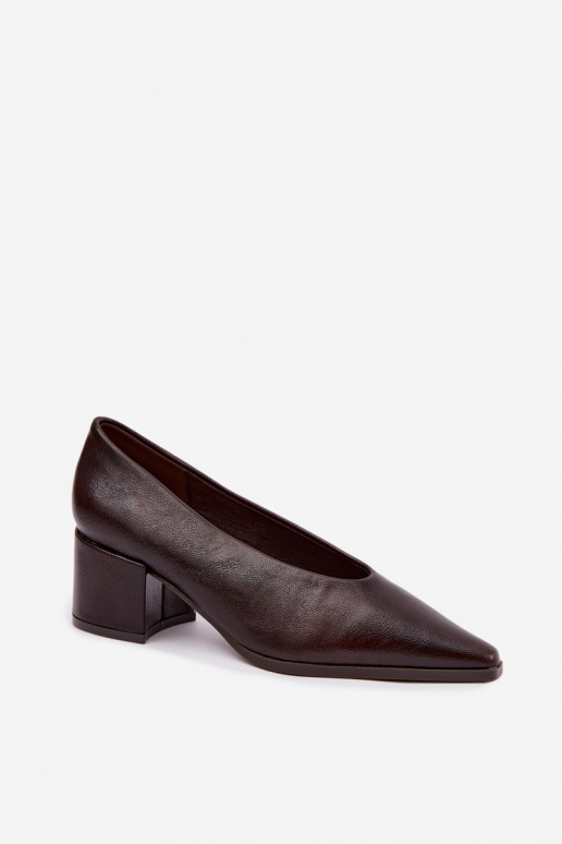 Zapatos con punta afilada y tacones cuadrados de cuero sintético en color marrón oscuro Lavisa