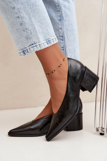 Zapatos con punta afilada y tacones cuadrados de cuero sintético en color negro Lavisa 2