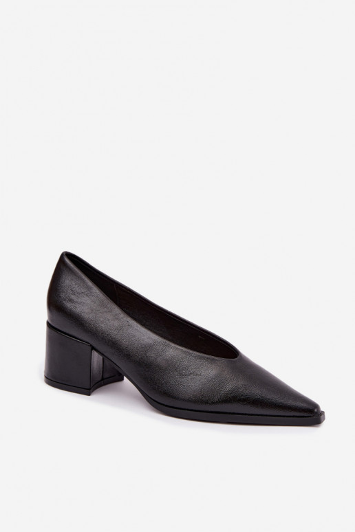 Zapatos con punta afilada y tacones cuadrados de cuero sintético en color negro Lavisa