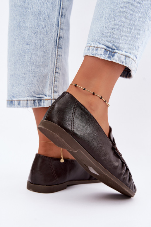 Mocasines de mujer con volantes en color chocolate Sabley