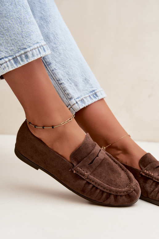 Mocasines de mujer con volantes de ante sintético en color marrón Sabley