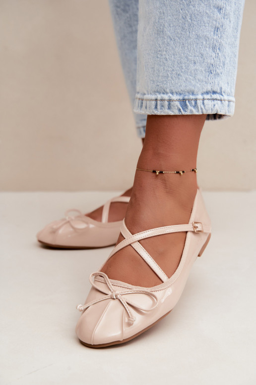 Bailarinas beige de charol con cintas Kokardką
