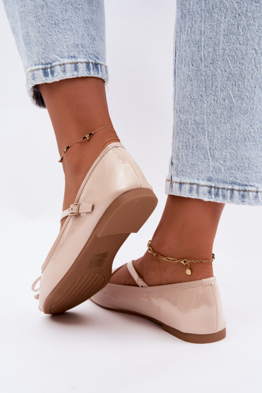 Bailarinas beige de charol con cintas Kokardką