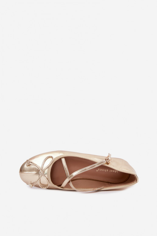 Bailarinas doradas de charol con cintas Kokardką