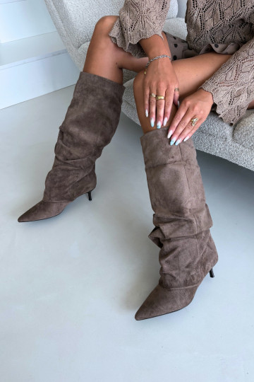 Botas arrugadas caqui hasta la rodilla con tacón kitten de ante LoĮen