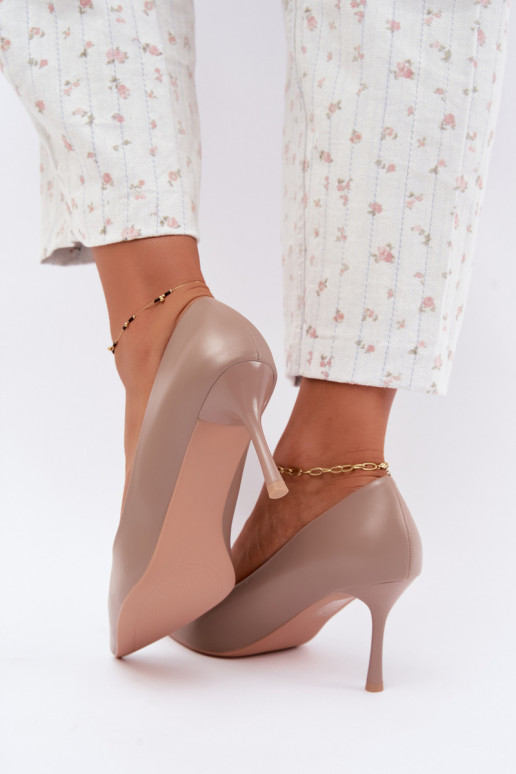 Zapatos de tacón clásicos caqui de cuero sintético Nesha