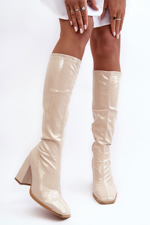 Botas altas color arena con tacones y efecto charol Mlokva