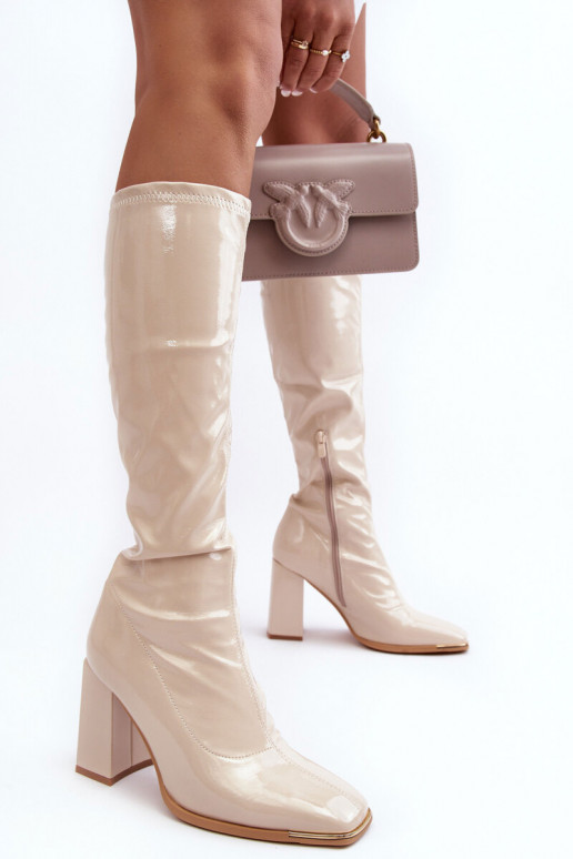 Botas altas color arena con tacones y efecto charol Mlokva