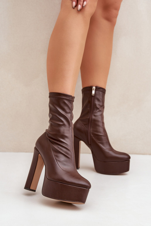 Botines marrón oscuro con tacones y plataforma Tennira