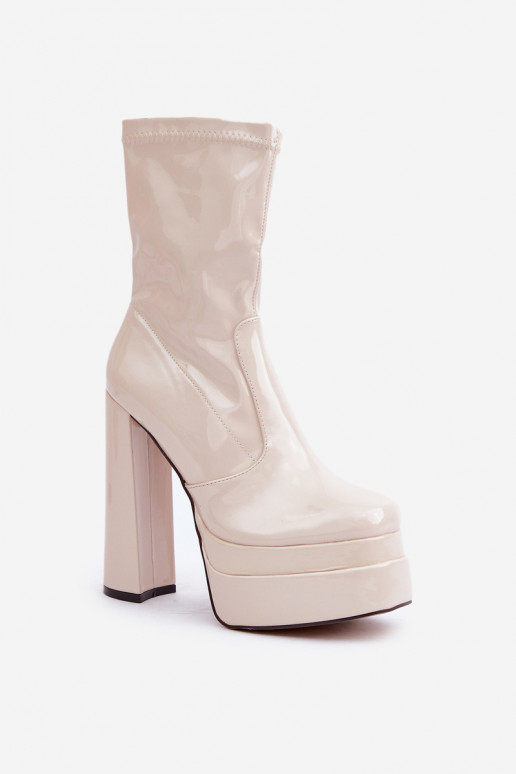Botines color arena con plataforma y efecto charol Lotisha