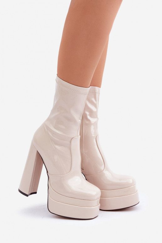 Botines color arena con plataforma y efecto charol Lotisha