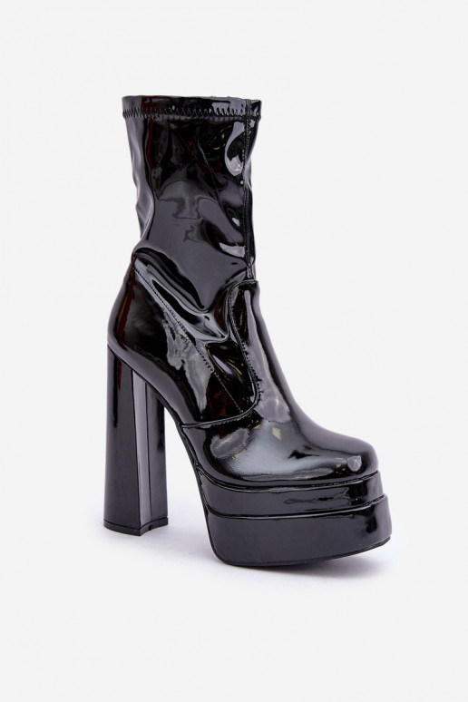 Botines negros con plataforma y efecto charol Lotisha