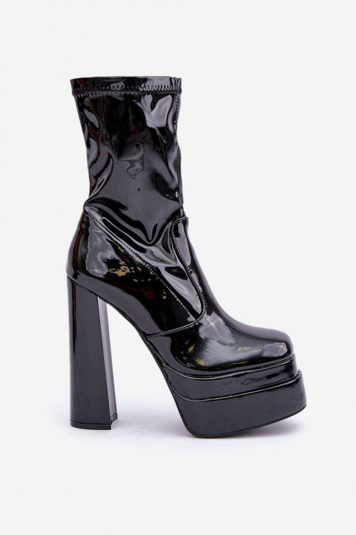 Botines negros con plataforma y efecto charol Lotisha