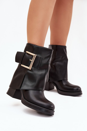 Botines negros para mujer aislados con tacones y hebillas doradas Milira 2