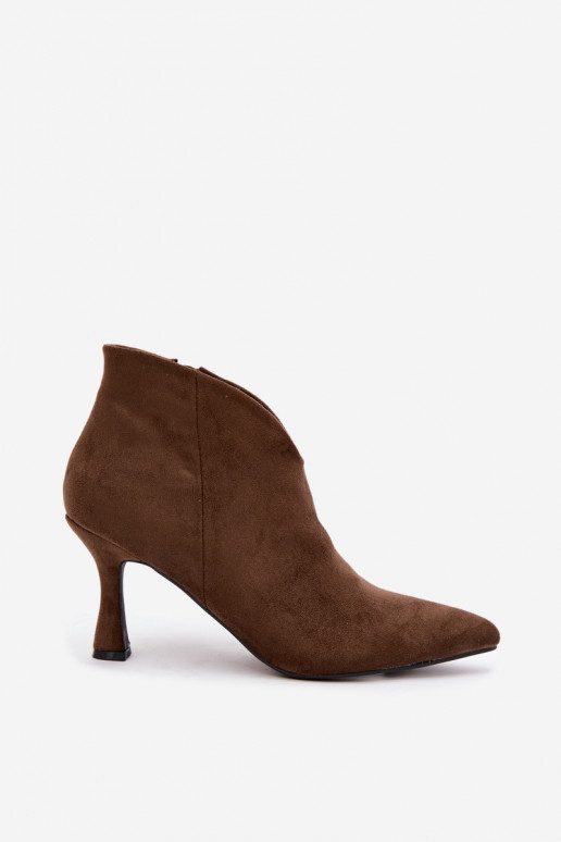 Botines para mujer con tacón delgado y punta afilada en color caqui Bessia