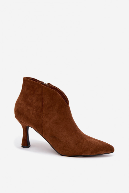 Botines para mujer con tacón delgado y punta afilada en color marrón Bessia