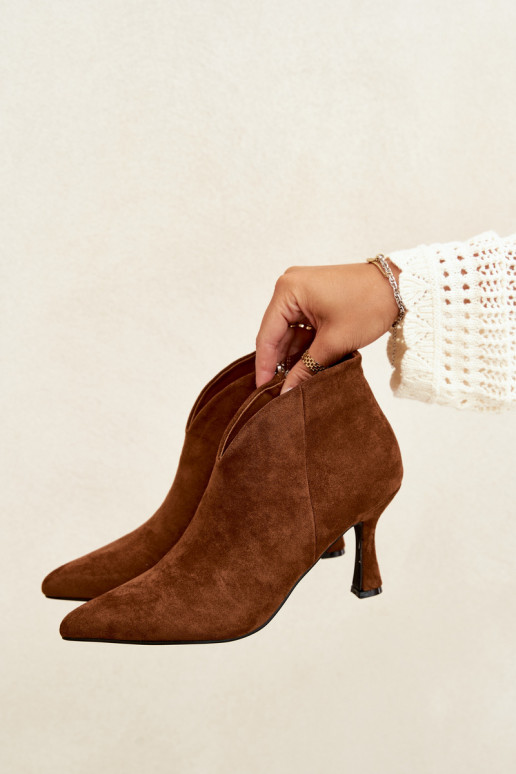 Botines para mujer con tacón delgado y punta afilada en color marrón Bessia