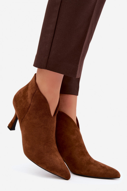 Botines para mujer con tacón delgado y punta afilada en color marrón Bessia