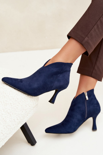 Botines para mujer con tacón delgado y punta afilada en color azul oscuro Bessia