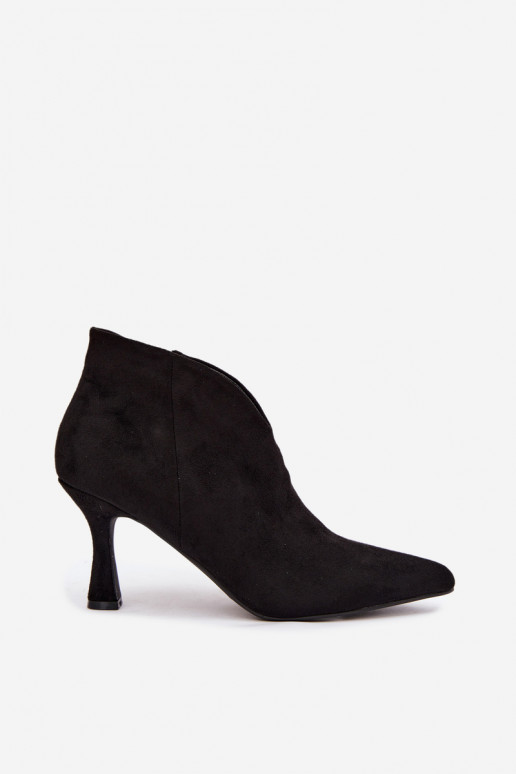 Botines para mujer con tacón delgado y punta afilada en color negro Bessia