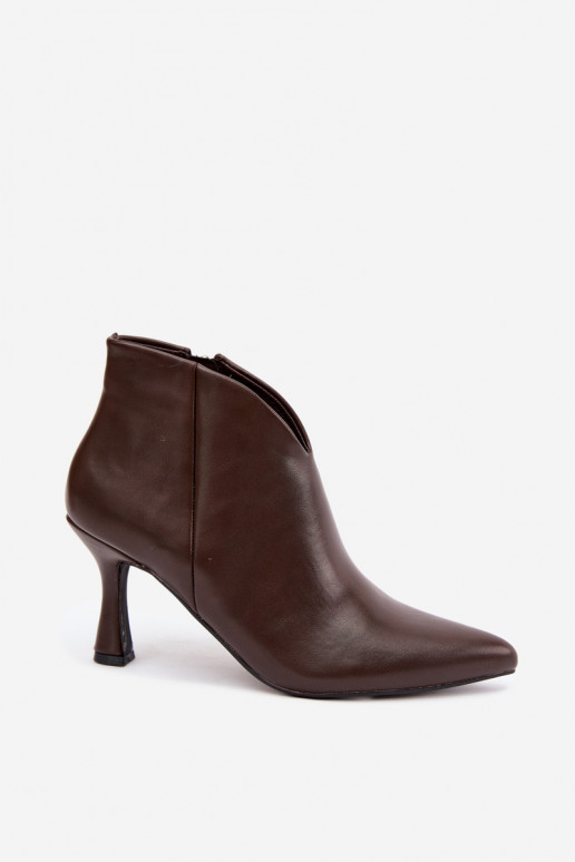 Botines para mujer con tacón delgado y punta afilada en color marrón oscuro Bessia