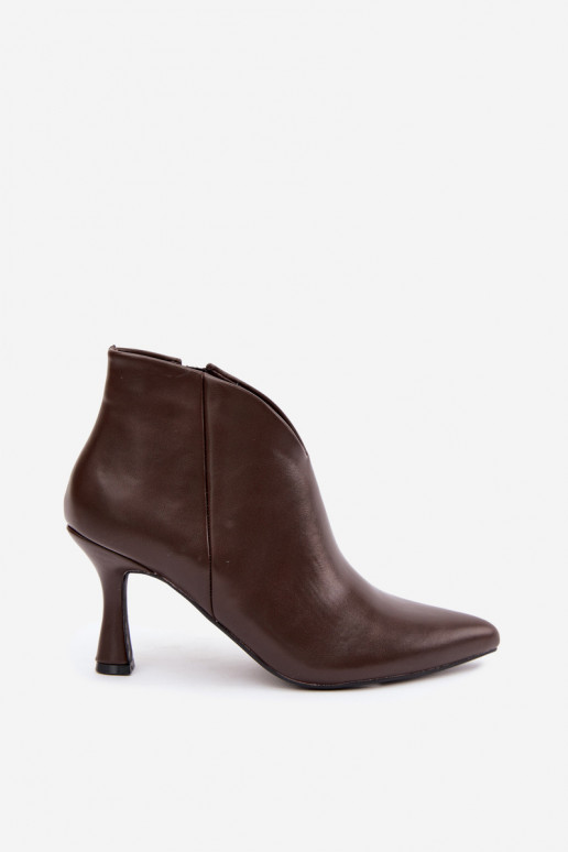 Botines para mujer con tacón delgado y punta afilada en color marrón oscuro Bessia