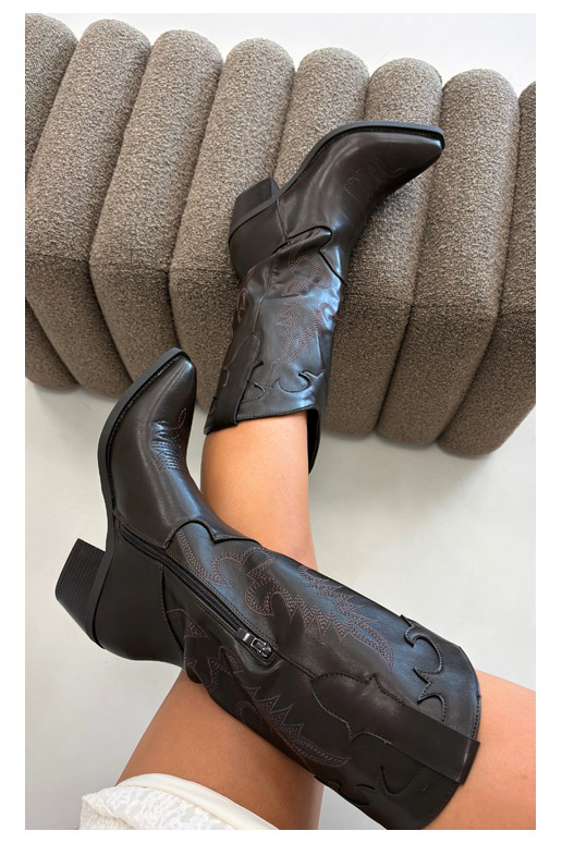 Botas altas de estilo cowboy con tacones en cuero sintético color chocolate Jarissa