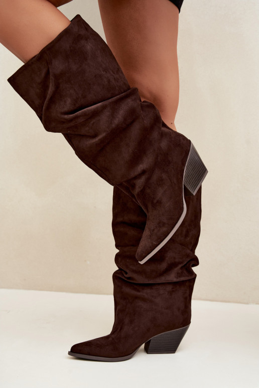 Botas por encima de la rodilla para mujer con parte superior curva y tacones de ante en color chocolate Durela