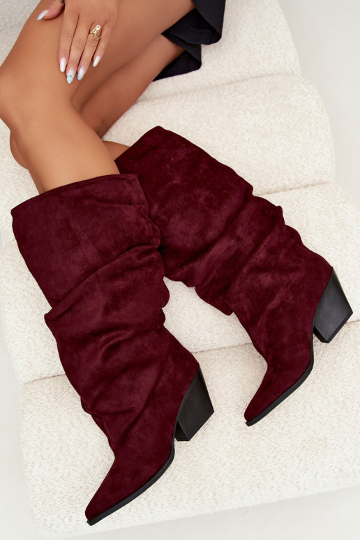 Botas por encima de la rodilla para mujer con parte superior curva y tacones de ante en color burdeos Durela