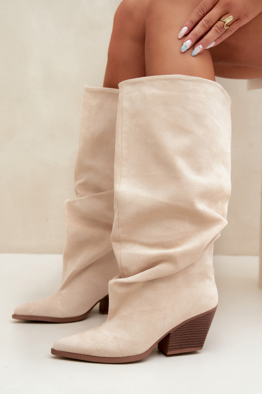 Botas por encima de la rodilla para mujer con parte superior curva y tacones de ante en color arena Durela