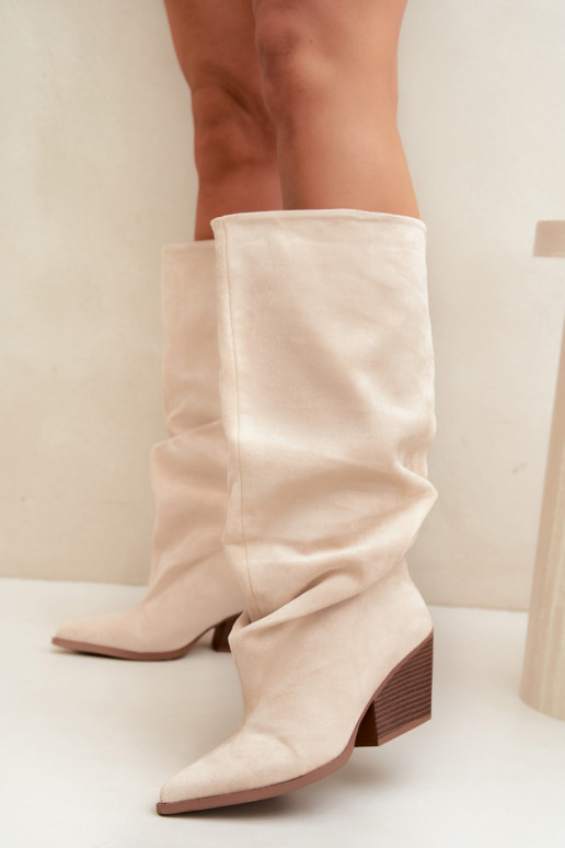 Botas por encima de la rodilla para mujer con parte superior curva y tacones de ante en color arena Durela