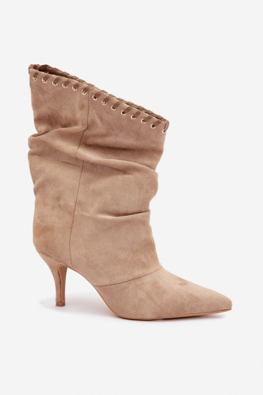 Botines arrugados con tacones finos en color arena Herella